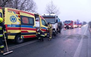 Zderzenie ciężarówki i karetki pogotowia ratunkowego w Rykach na ul. Lubelskiej