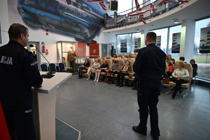Na zdjęciu widoczni są uczestnicy debaty społecznej w Muzeum Sił Powietrznych w Dęblinie