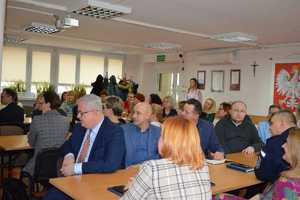 Uczestnicy Powiatowej Konferencji &quot;Pomoc ofiarom przestępstw&quot; w sali konferencyjnej Starostwa Powiatowego w Rykach