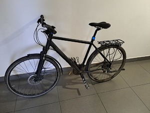 Odzyskany rower koloru ciemnego