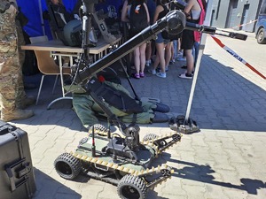 Na zdjęciu widoczna jest robot do działań pirotechnicznych