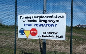 Uczestnicy Ogólnopolskiego Turnieju Bezpieczeństwo w Ruchu Drogowym podczas zmagań na konkurencjach prowadzonych pod nadzorem policjantów