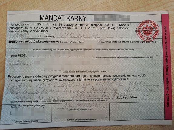 Formularz mandatu karnego kredytowanego wypełniony dane osobowe i identyfikacyjne zostały zamazane.