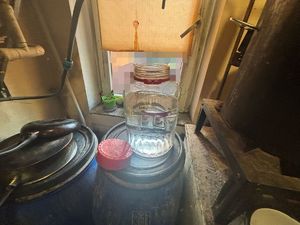 Aparatura do domowego wytwarzania alkoholu oraz słój z alkoholem