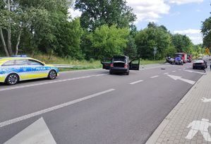 Uszkodzone pojazdy w wyniku zdarzenia drogowego oraz pojazdy służb udzielających pomocy