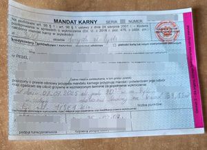 formularz mandatu karnego z zamazanymi danymi osobowymi