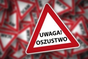 grafika z napisem Uwaga Oszustwo na tle trójkątów z czerwonym obramowaniem i białym tle. w tle więcej takich trójkątów rozmazanych