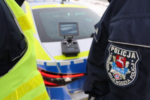 Policjanci podczas działań truck&amp;bus kontrolują pojazdy ciężarowe