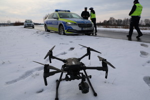 Policjanci podczas działań truck&amp;bus kontrolują pojazdy ciężarowe