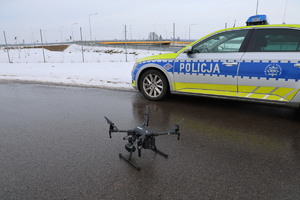 Policjanci podczas działań truck&amp;bus kontrolują pojazdy ciężarowe