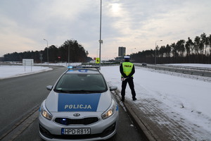 Policjanci podczas działań truck&amp;bus kontrolują pojazdy ciężarowe