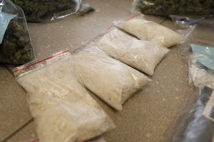 Zabezpieczone środki odurzające zapakowane w woreczki foliowe