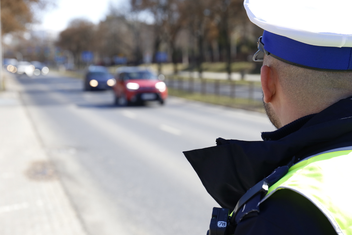 policjant na drodze 